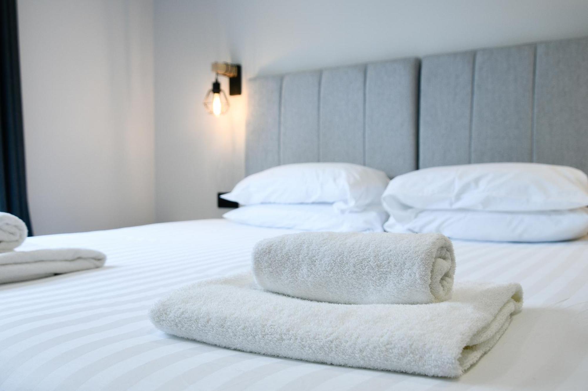 The Righ Hotel Оубън Екстериор снимка